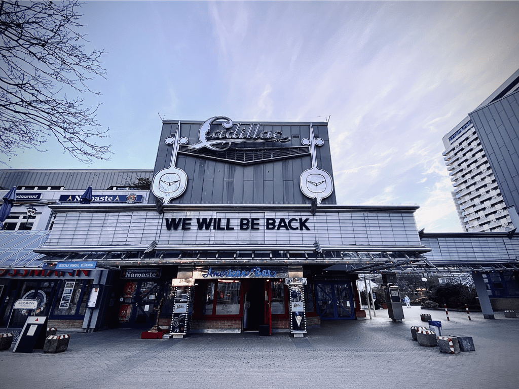 Cadillac & Veranda Kino